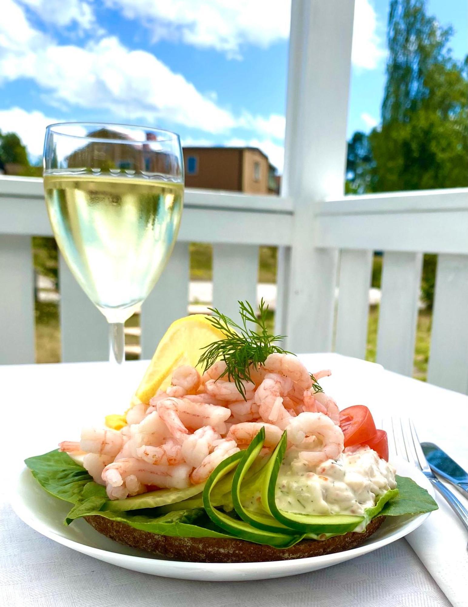Gullringens Vaerdshus & Hotell Luaran gambar